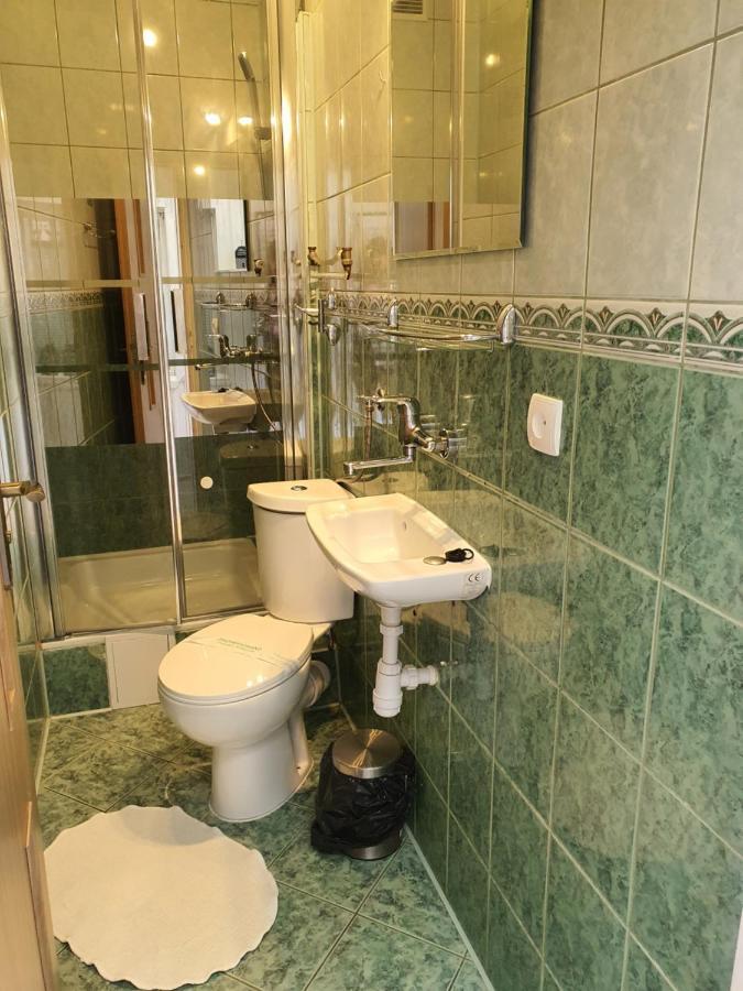 Dom Goscinny Marta - Pokoje, Apartamenty, Domki ครีนิซามอร์สกา ภายนอก รูปภาพ