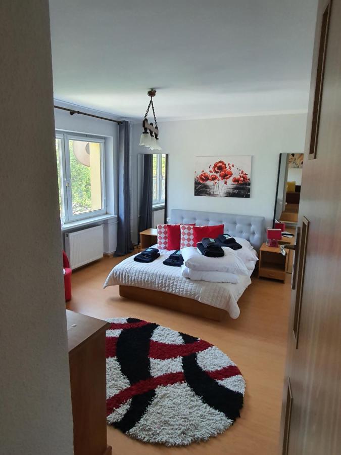 Dom Goscinny Marta - Pokoje, Apartamenty, Domki ครีนิซามอร์สกา ภายนอก รูปภาพ