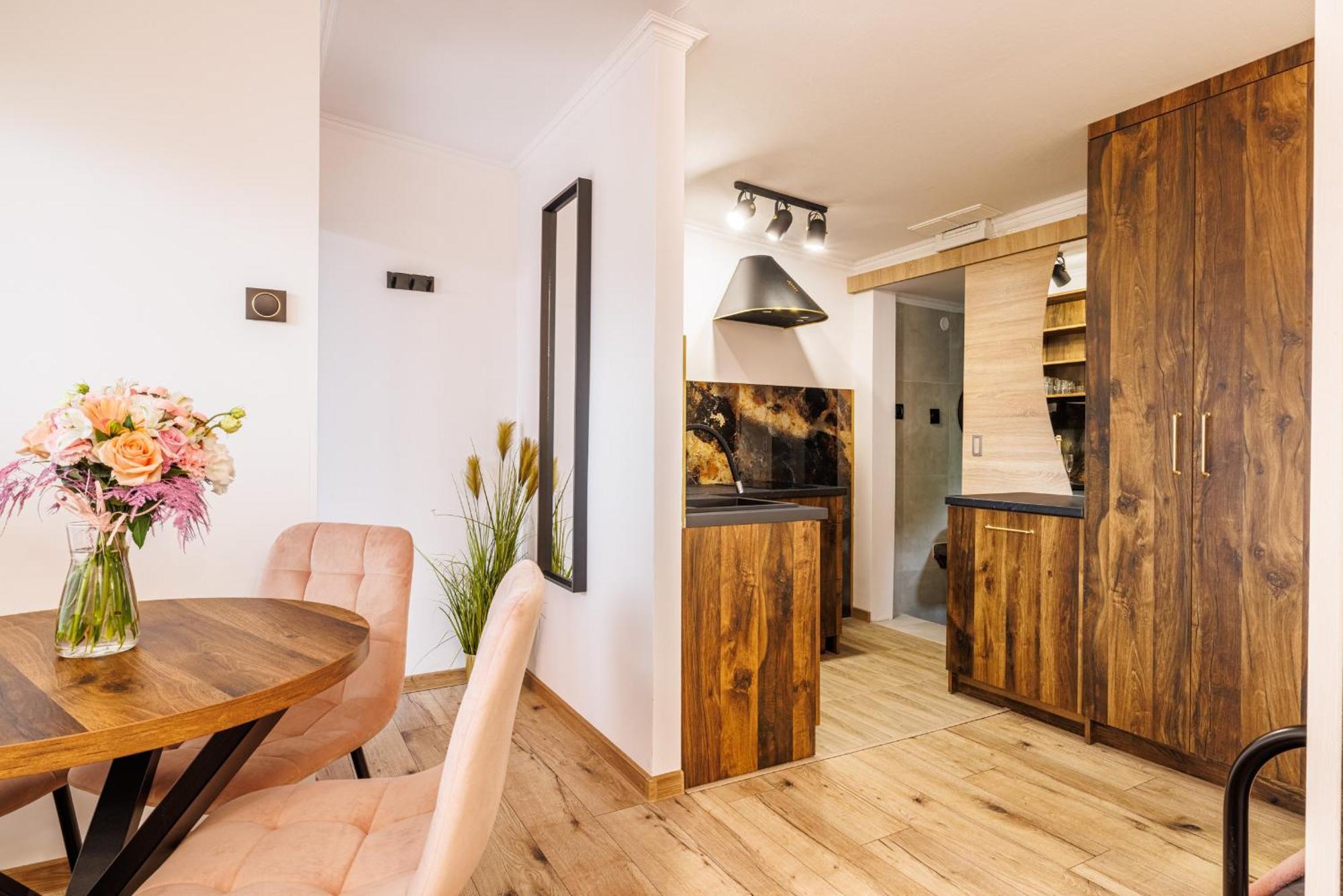 Dom Goscinny Marta - Pokoje, Apartamenty, Domki ครีนิซามอร์สกา ห้อง รูปภาพ